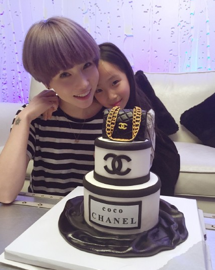 高晓松前妻庆生与女儿合影