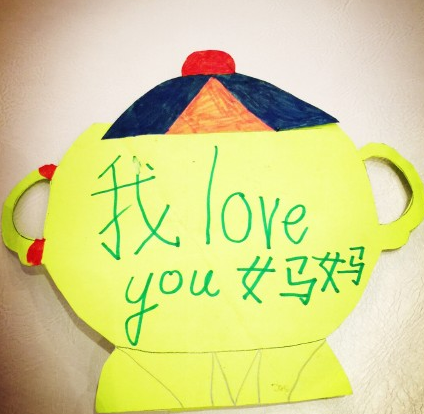 女儿贴心送生日卡