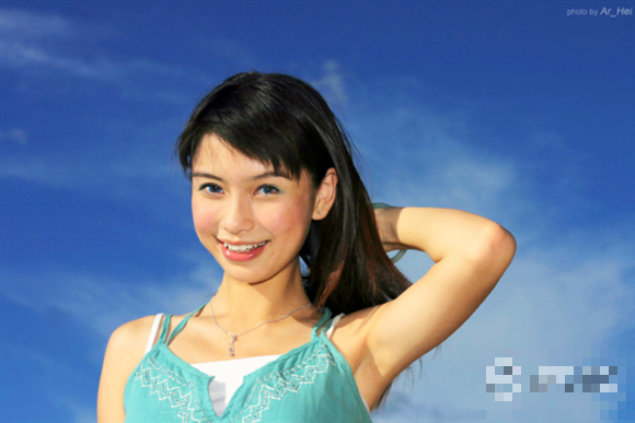 Angelababy14岁写真曝光 戴美瞳青春稚嫩