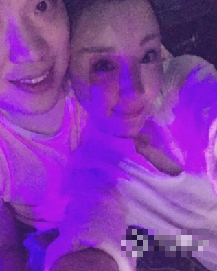 黄奕前夫黄毅清晒与美女亲密合照 疑公布新恋情
