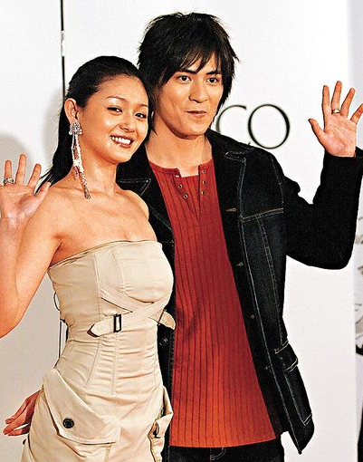 喻虹渊全方位完胜大S:阳台激情舔耳画面火辣 喻虹渊全方位完胜大S:阳台激情舔耳画面火辣