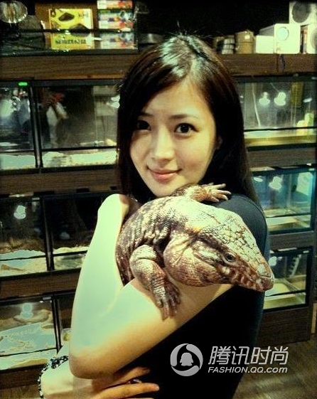 言承旭新欢性感美照 火辣身材不输林志玲