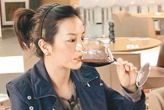 网友评酒鬼女星：小S当选冠军 击败吹瓶范冰冰